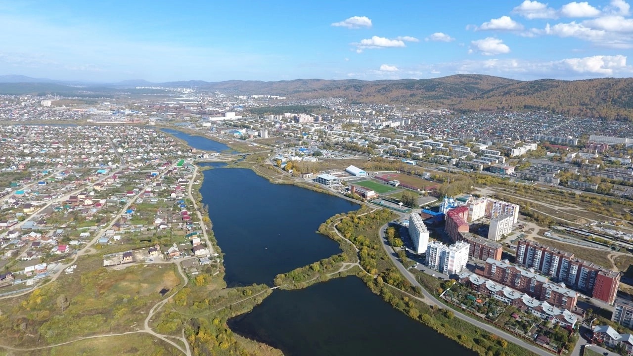 Ваш Оазис Спокойствия с Видом на Реку и Горы в Центре Городской Жизни.